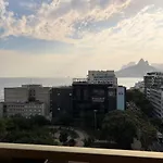 Seu camarote VIP com vista mar e o por do solde Ipanema A1-009